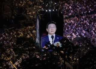 “국민임명식? 놀이공원 쇼 같았다…혹은 국풍81”