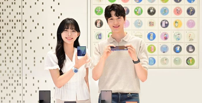 “애플도 내년 접는다…폴더블폰, 2027년 3% 돌파”