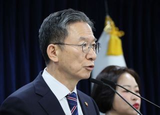 정성호, '건진법사 돈다발 띠지 분실' 감찰 지시…"사안 매우 엄중"