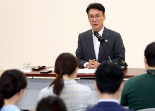金총리, 정부 지지율 하락세에 …"최종 평가, 정부 임기 끝나는 날 받는 것"