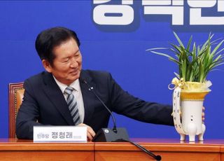정청래 ‘역사내란 처벌법’이라도 만들 기세