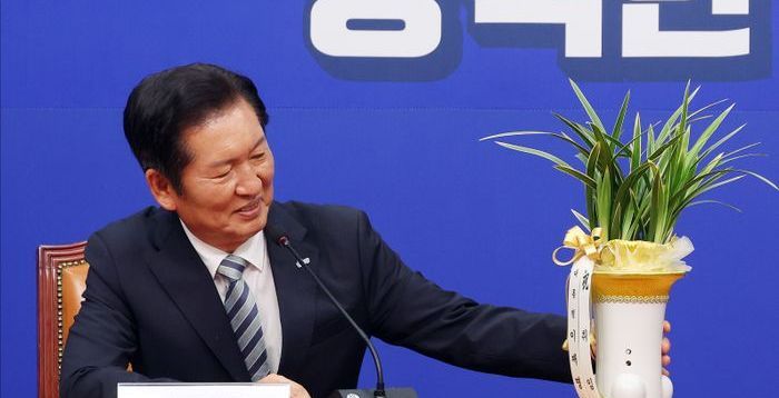 정청래 ‘역사내란 처벌법’이라도 만들 기세