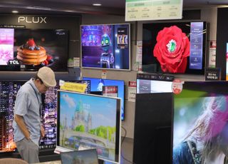 삼성·LG, TV 사업 '보릿고개' 넘을까…불안한 하반기