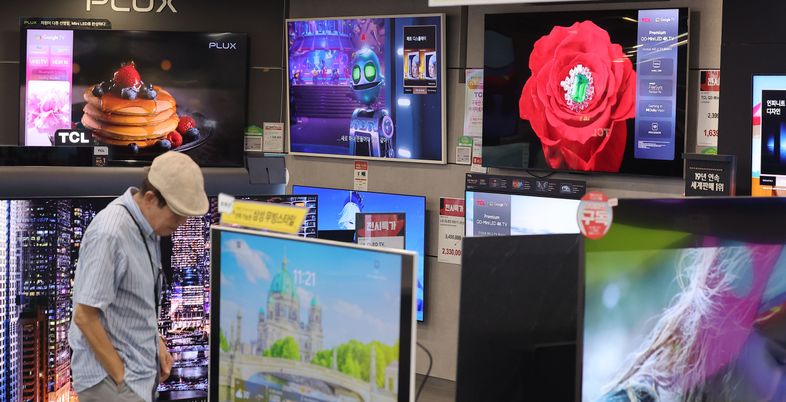 삼성·LG, TV 사업 '보릿고개' 넘을까…불안한 하반기