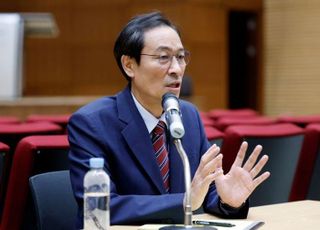 우상호 정무수석 "국민의힘 전당대회 가서 축하드리겠다"