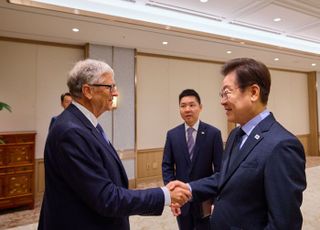 [데일리안 오늘뉴스 종합] 이재명 대통령, 빌 게이츠와 회동, 법원 “가상자산은 신고대상 아냐”…김남국 항소심 무죄, 한미 정상회담에 재계 총수 총출동, 김영환 충북지사 청탁금지법 위반 의혹에 압수수색