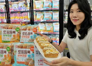 롯데마트, '토핑 듬뿍 유부초밥' 대형마트 단독 판매