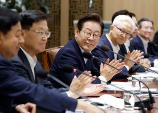 2026년 정부 R&amp;D 예산안 35.3조…李대통령 "지난 3년 과학기술 시간 거꾸로"