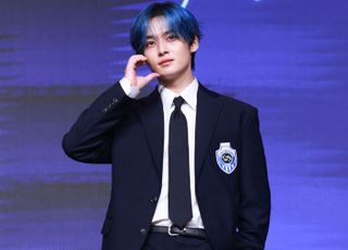 리노, 시선 사로잡는 블루 헤어