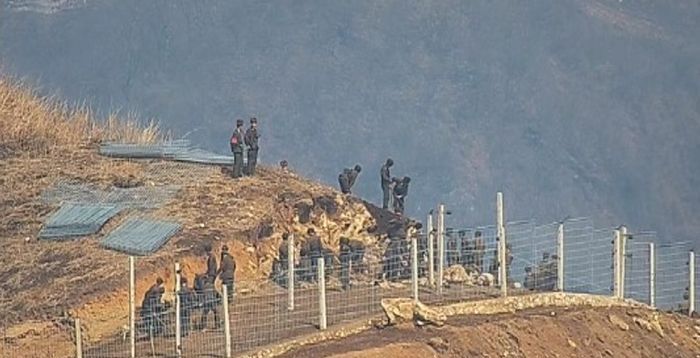 北 "한국, 공사 중인 우리 군에 경고사격"…軍 "MDL 침범 따른 조치"