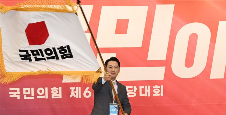 국민의힘 사령탑 된 장동혁…함께 고개드는 '강경파 지도부' 우려
