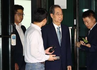 한덕수, '내란 방조' 혐의 영장심사…헌정사 첫 전 총리 구속기로