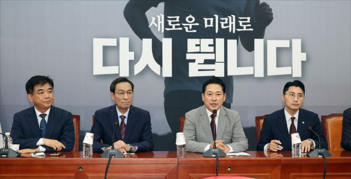 대통령실 '영수회담'에는 거리두기…李·장동혁 회동, 교착 이어져