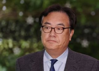 내란특검, '尹 대통령실 증거인멸 의혹' 관련 정진석 출국금지 조치