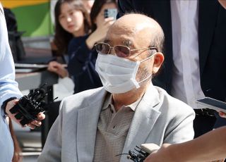 김건희 특검 소환조사 출석하는 이봉관 서희건설 회장