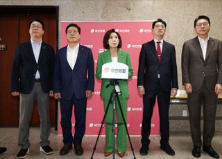 나경원 등 국민의힘 법사위원, 추미애 법사위원장 진행 항의