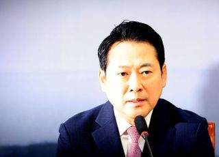 장동혁 대표의 '중도 보수' 노선, 강성 지지층과 충돌 예고
