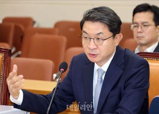 이억원, 스테이블코인 도입에 "확실한 안전장치 마련하고 있다"