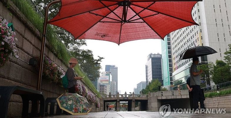 낮 최고 33도 '찜통더위' 계속 곳곳 소나기...장 건강 지키는 생활 습관 [오늘 날씨]