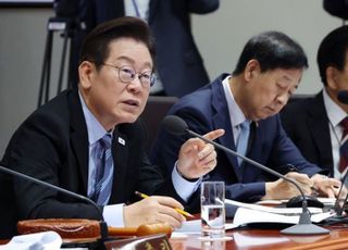 "당분간 민생·경제 집중" 선언한 李대통령…소비쿠폰 효과 또 꺼냈다