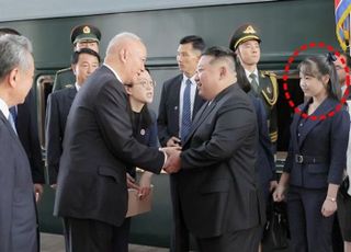 中 베이징 방문 김정은, 그 뒤엔 딸 김주애… 후계자 공식화