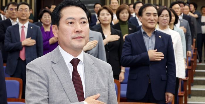 李대통령에 정면승부 건 장동혁, '협치' 이끌어내야 [기자수첩-정치]