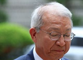 [속보] 양승태 "사법농단…검찰이 흑을 백으로 바꾼 사건"