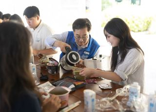 경기도, 전국 최초 ‘대학생 천원매점’ 개소…김동연, 일일점원으로 학생들과 소통