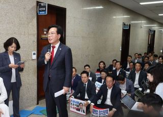 '야당 탄압' 반발에도…내란특검, 국민의힘 원내대표실 압수수색 사흘째 시도
