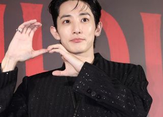 이수혁, 중국 팬미팅 12시간 혹사 논란…소속사 “깊은 유감”