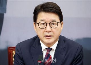 신동욱 "포탄 날아다니는 데 돌 던졌다고…민주당, 나경원 말꼬리 잡고 비난"