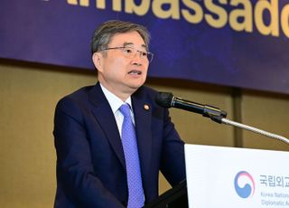 조현, 주한외교단에 "한국은 흡수통일 추구하지 않을 것"