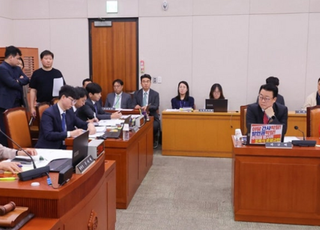 국회법 위반 논란 속…'더 센 특검법' 또 법사위 통과 당했다