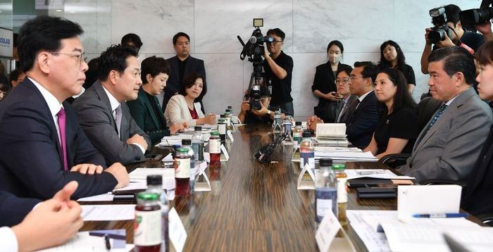[종합] 미국 측과 머리 맞댄 장동혁, 노봉법 대응 총력전…"해법 찾아갈 것"