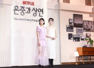 포즈 취하는 김고은-박지현