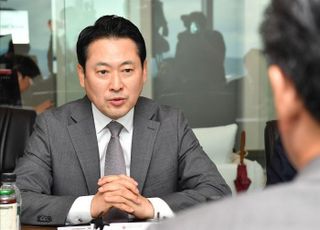 '강성층' 채무 짊어진 장동혁…'중도 전략' 통할까