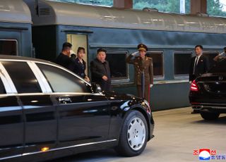 북한, 김정은 평양 복귀 공개…딸 주애와 함께 있는 사진 노출