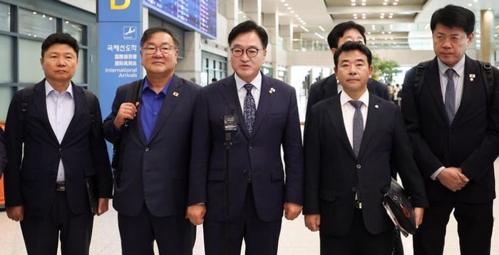 국민의힘, 우원식·박지원 겨냥 "주적 우두머리 악수에 감읍…상왕 김정은인가"