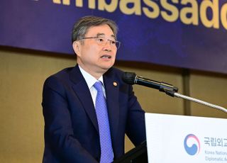 [속보] 조현 "조지아공장 475명 구금…한국인 300명 넘어"