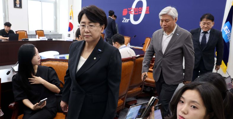 '성비위 파문' 조국혁신당, 지도부 총사퇴…비대위체제 전환