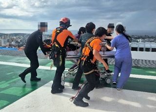 한라산 정상 800m 앞두고 쓰러진 60대, 치료 중 결국 사망