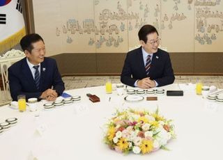 정청래 "李대통령은 '하모니 메이커'…장동혁과 악수 기회 줘서 감사"