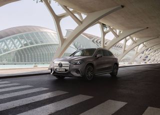 벤츠, 그릴 확 바뀐 'GLC 전기차' 공개… 본고장 獨서 꺼냈다 [IAA 2025]