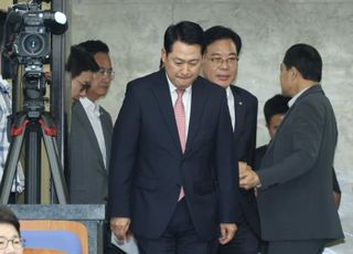 중도 행보 속 '한동훈 때리기'…장동혁 앞의 갈림길
