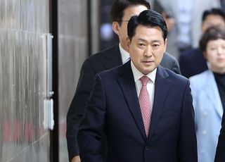 중도 행보 속 '한동훈 때리기'…장동혁 앞의 갈림길