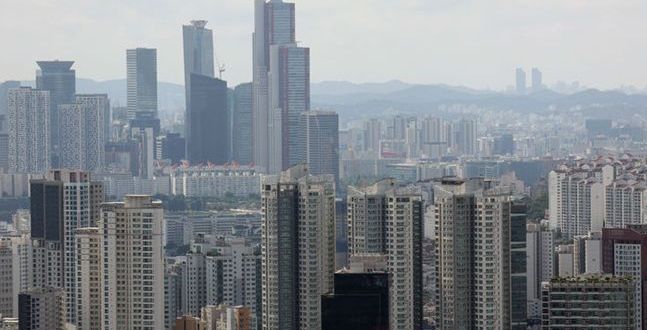 6·27 대출규제 이후…거래 반토막에도 서울 집값은 오름세