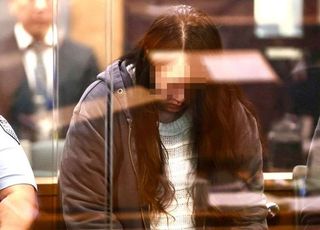 "여행가방 속 아이들 시신이..." 한국 도주했던 40대母 재판 시작