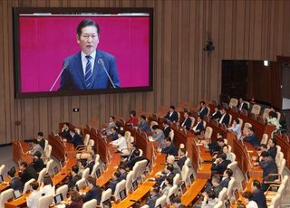 정청래 연설 중 "그래됐으면 좋았을낀데"?…鄭 "망언 자수하고 사과하라"