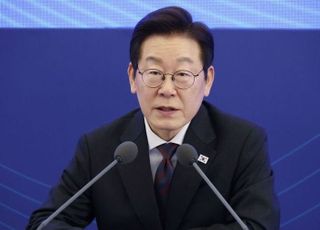 李대통령 "노동부 장관 명함에 '떨어지면 죽습니다' 문구 넣겠다”