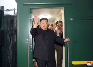 [속보] 국정원 "김정은 건강 이상 없는듯…심박·혈압 정상범위"